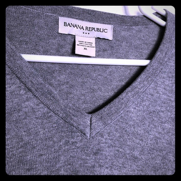 Banana Republic V-Neck sweater - Picture 1 of 4